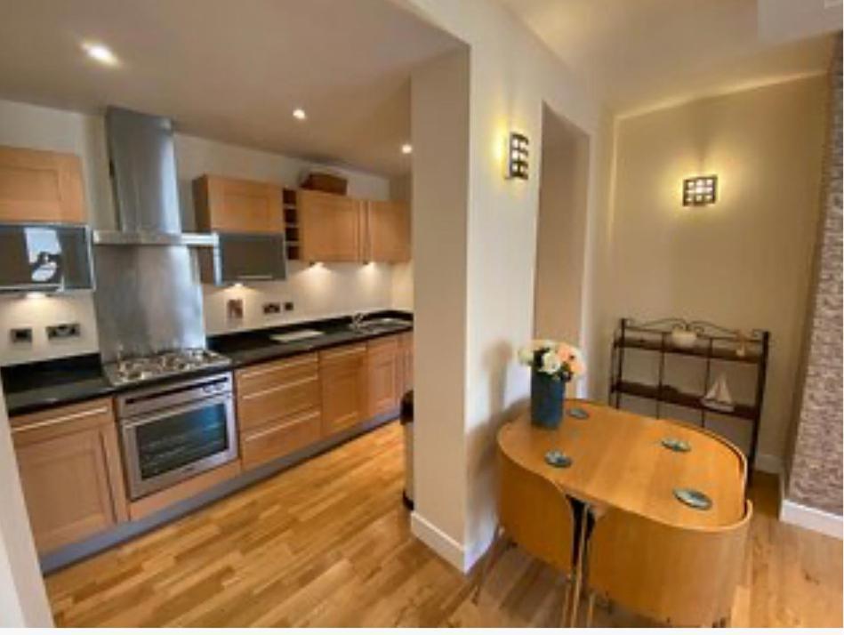 Easby Breakaways - **Modern Apartment 5 Mins From South Bay, Scarborough** Exterior photo